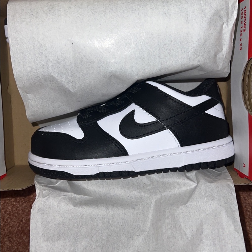 New Toddler dunks size 8c